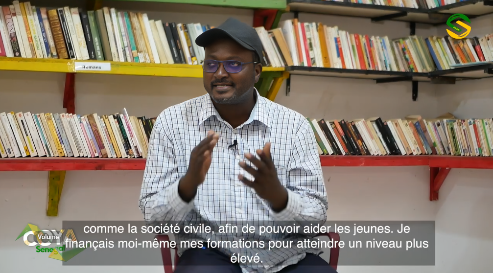Membres de REVES lors d'une réunion communautaire